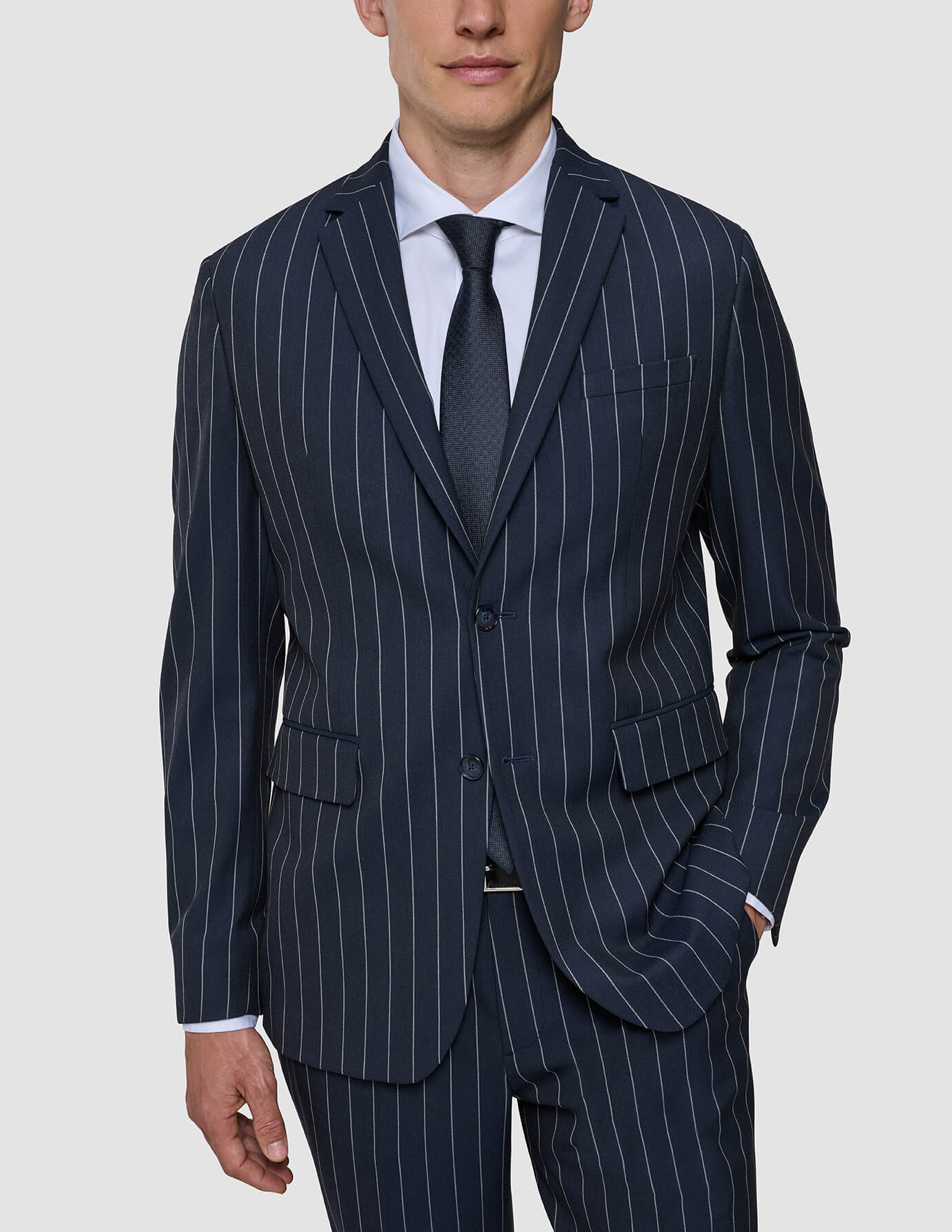Clean lines, clear message - Image 5