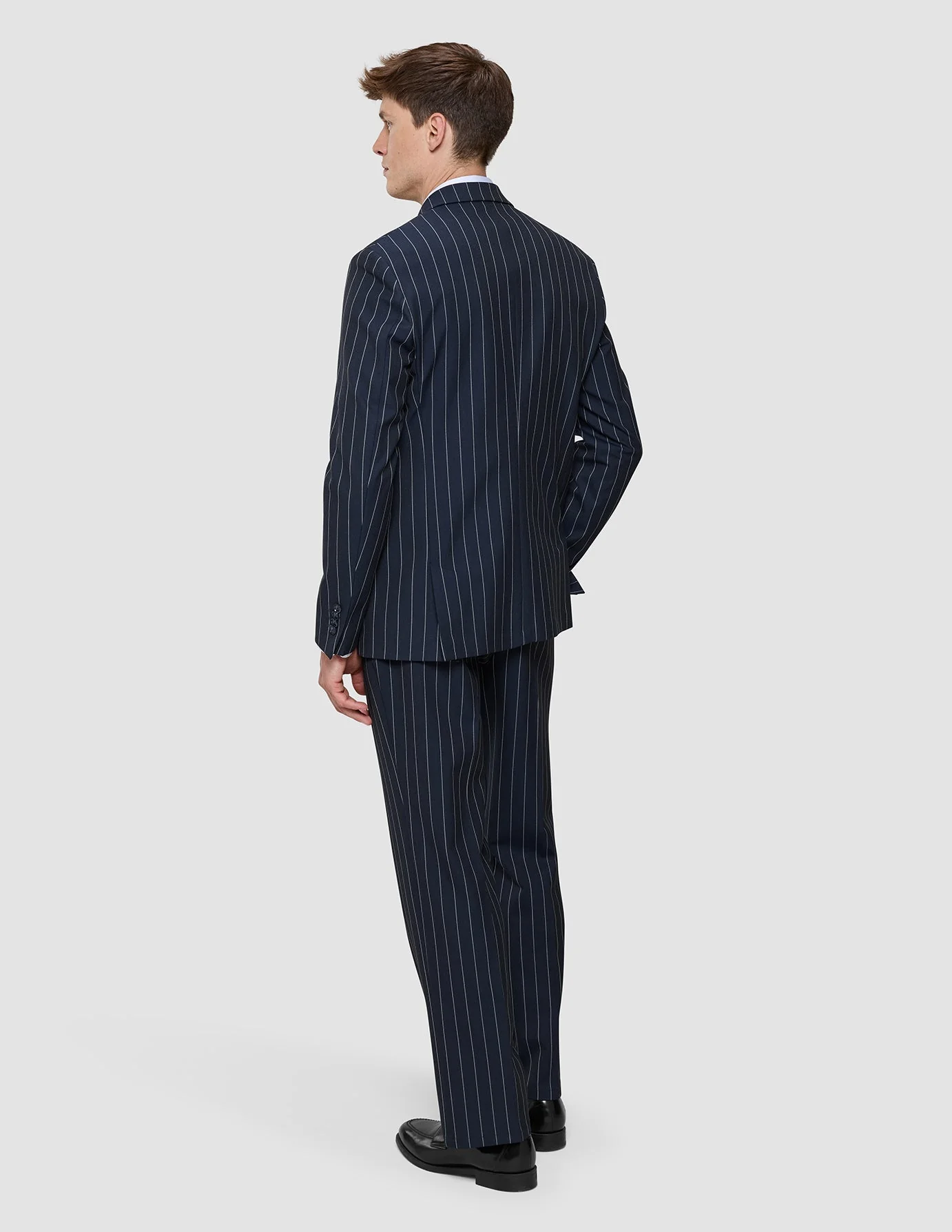 Clean lines, clear message - Image 6
