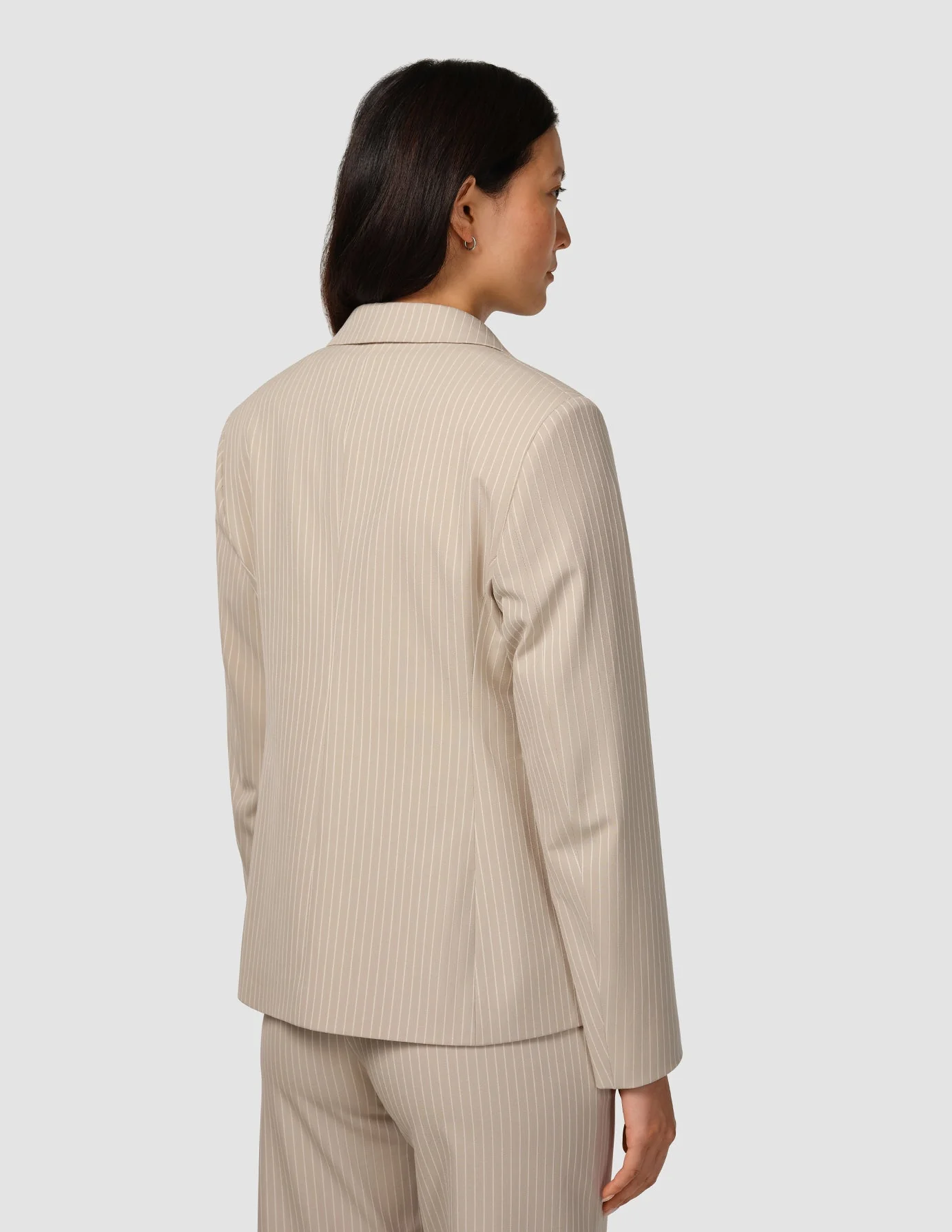Essential Fitted Blazer Island Sand Pinstriped - Image 4