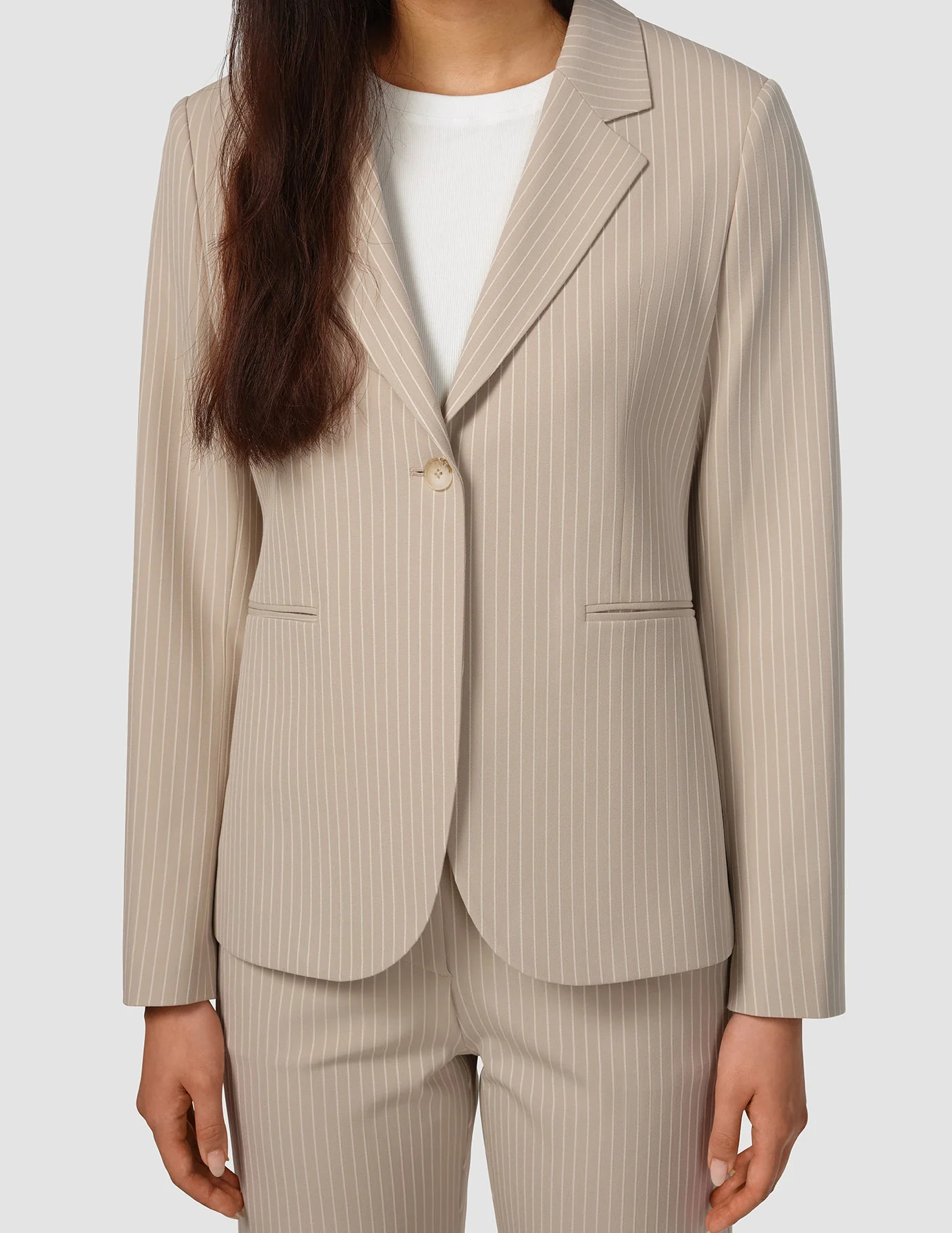 Essential Fitted Blazer Island Sand Pinstriped - Image 5