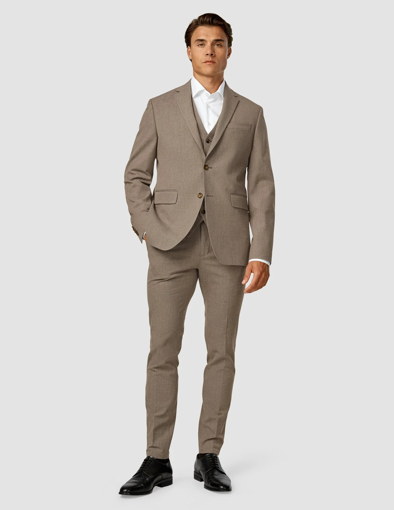 Essential Vest Almond - Image 2