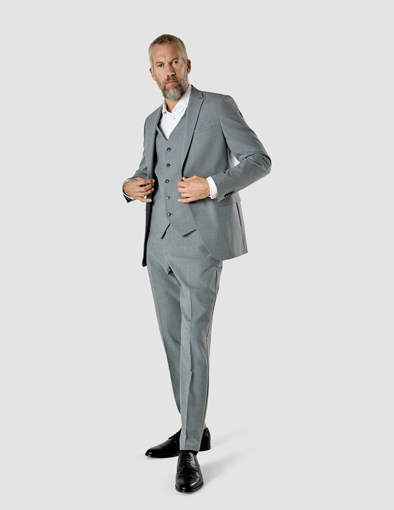 Essential Vest Cloud Grey - Image 2