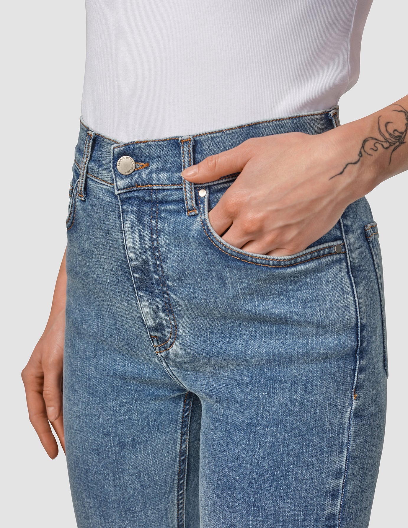 Sculpt Jeans Slim Snow Blue Wash - Image 5