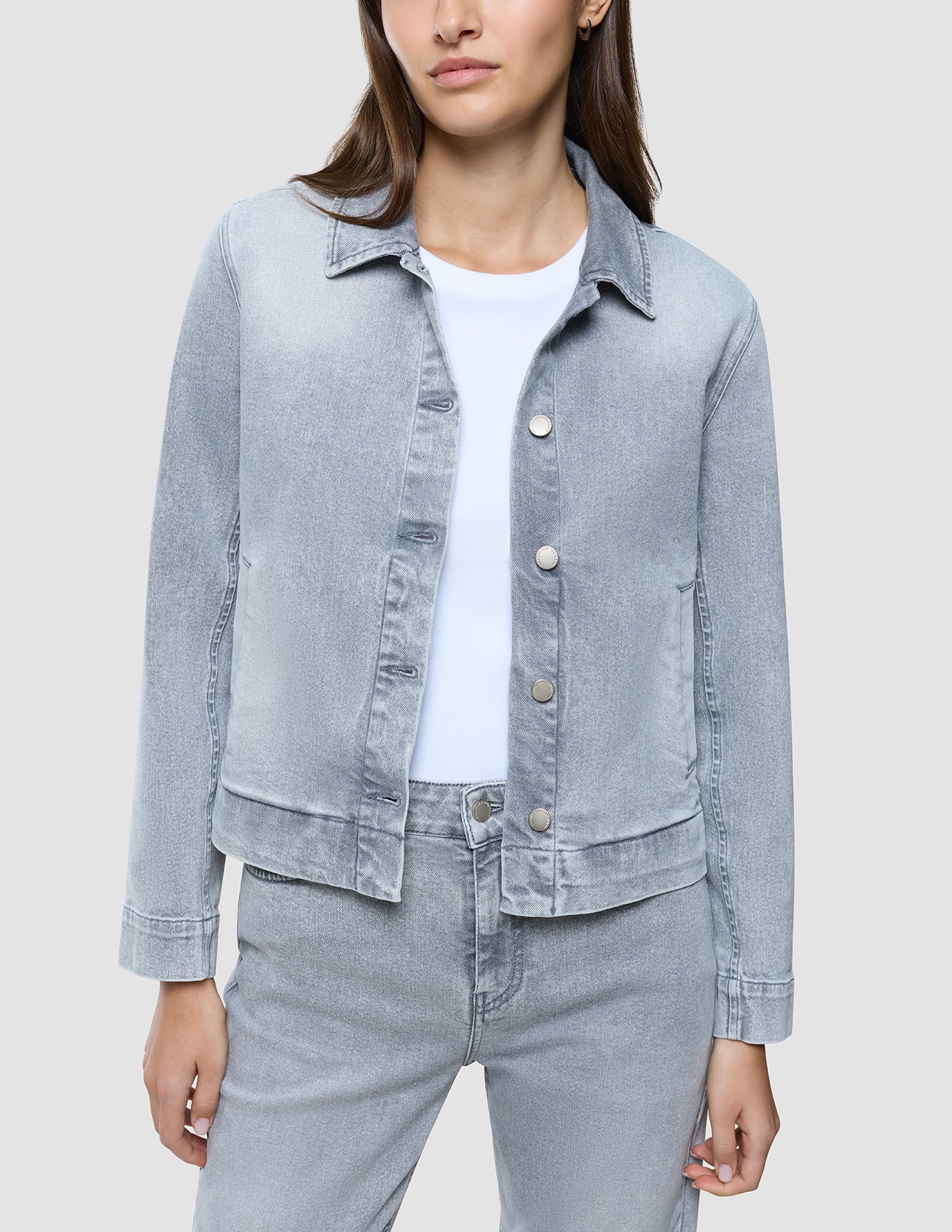 Women's Classic Denim Jacket Light Grey Washed - Image 4