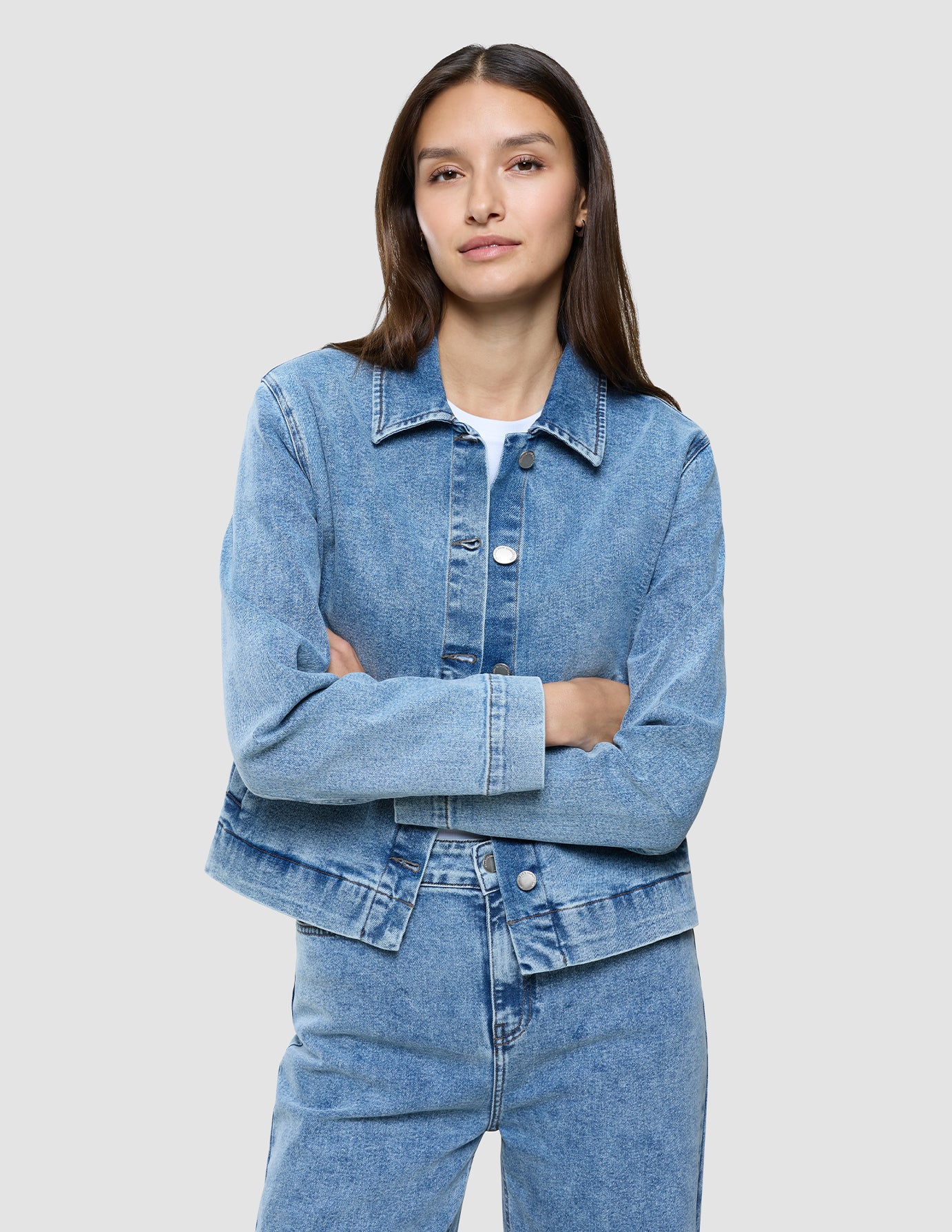 Women's Classic Denim Jacket Snow Blue Wash - Image 4