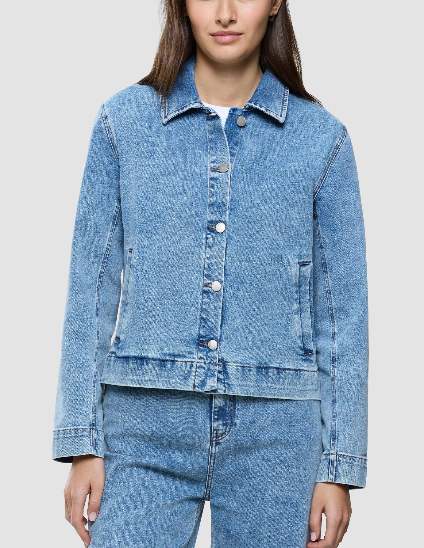 Women's Classic Denim Jacket Snow Blue Wash - Image 5