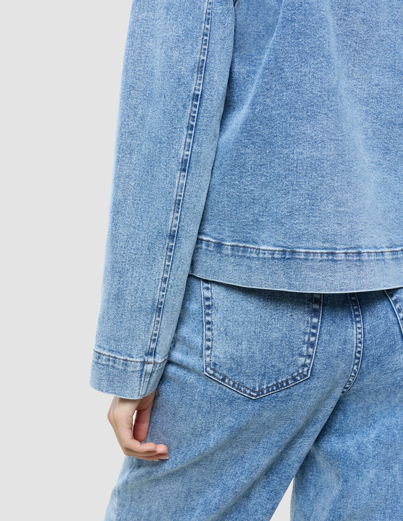 Women's Classic Denim Jacket Snow Blue Wash - Image 7