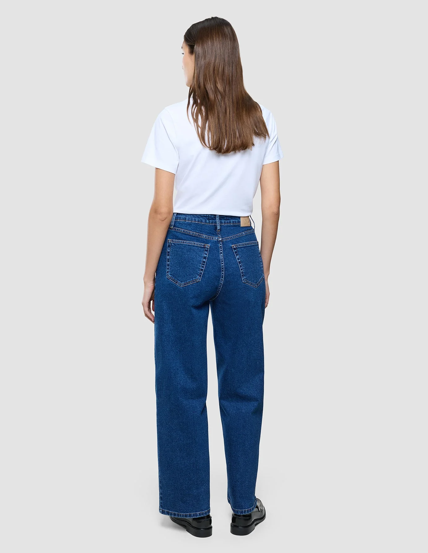 Women's Classic Jeans Relaxed Medium Blue - Image 4