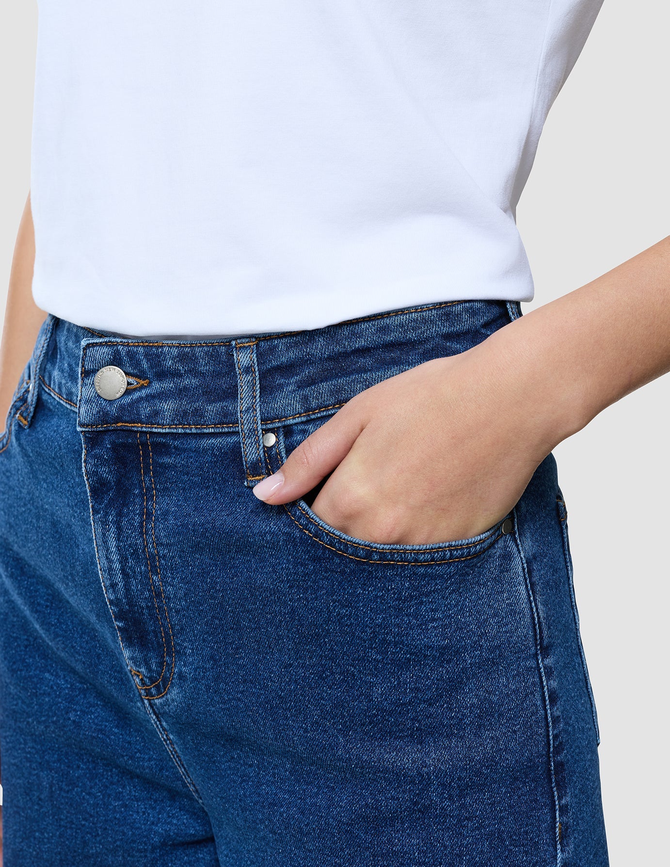 Women's Classic Jeans Relaxed Medium Blue - Image 5