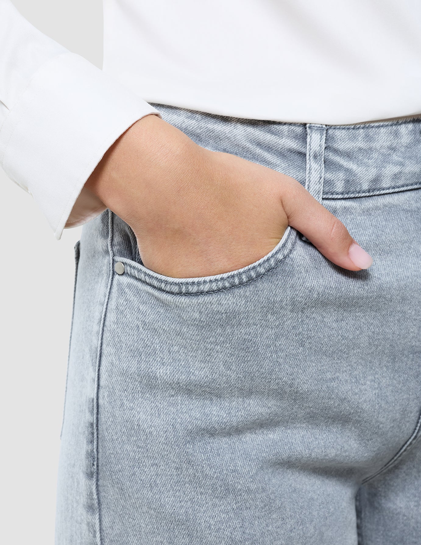 Women's Classic Jeans Straight Light Grey Washed - Image 5