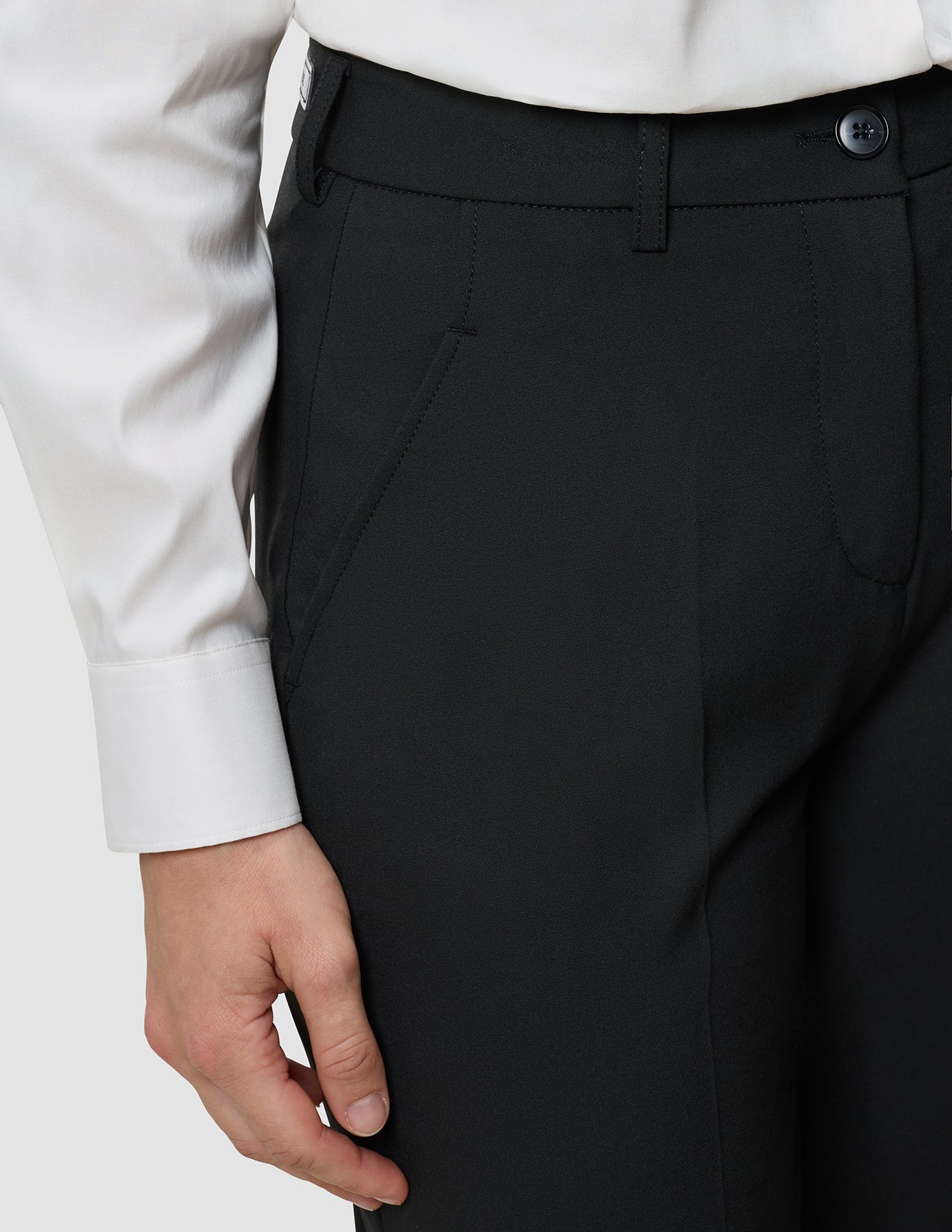 Essential Pants Tapered Black - Image 4