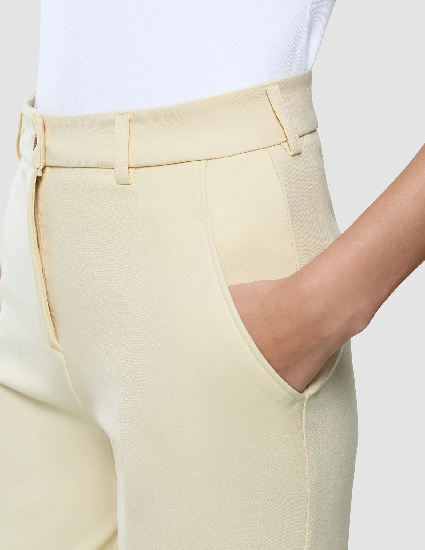 Women Essential Pants Tapered Misty Yellow - Image 4
