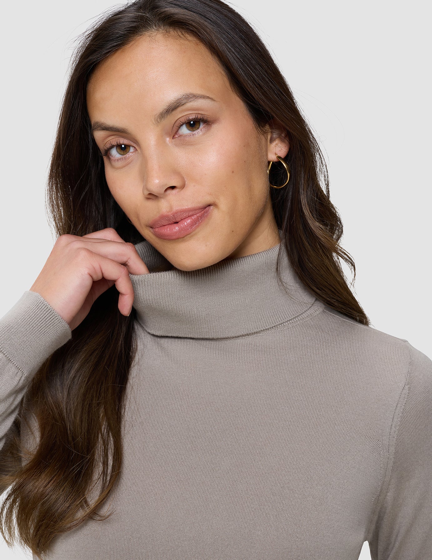 Fine Knit Turtleneck Dark Sand - Image 4