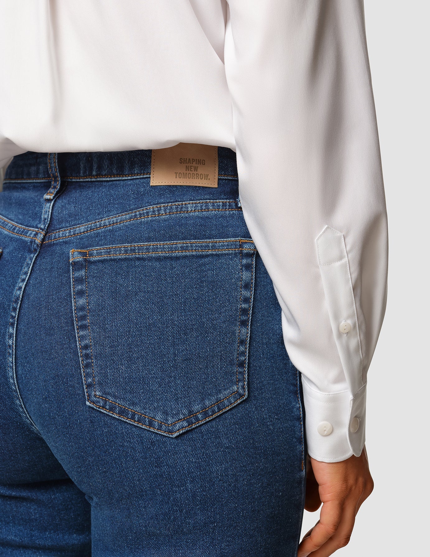 Jeans Tapered Medium Blue - Image 4