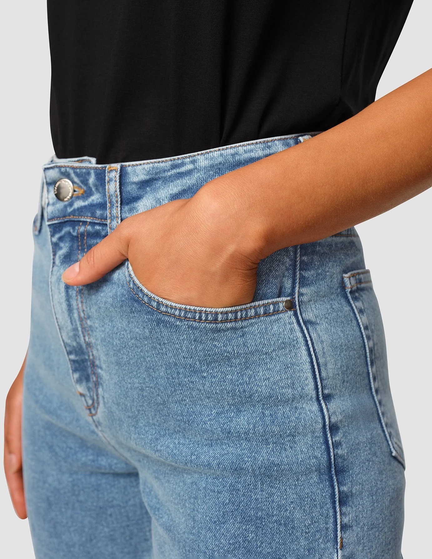 Jeans Tapered Snow Blue Wash - Image 6