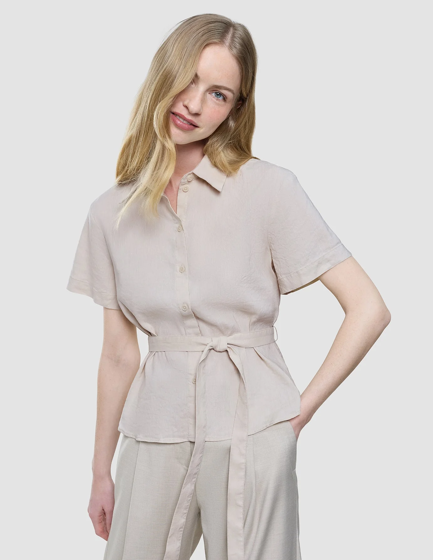 Women's Linen Shirt Short Sleeved Sandy Beige - Image 6