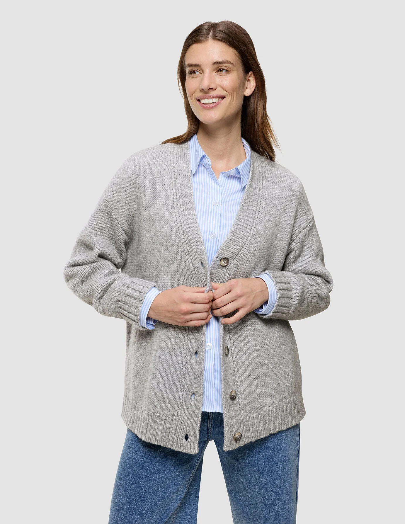 Women's Chunky Soft Wool Knit Cardigan Medium Grey Melange - Image 5